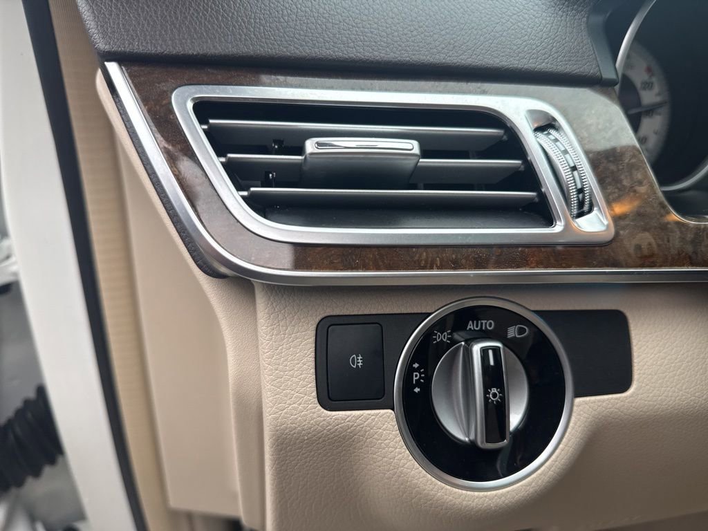 Used 2015 Mercedes-Benz E 350 4MATIC Sedan image 23