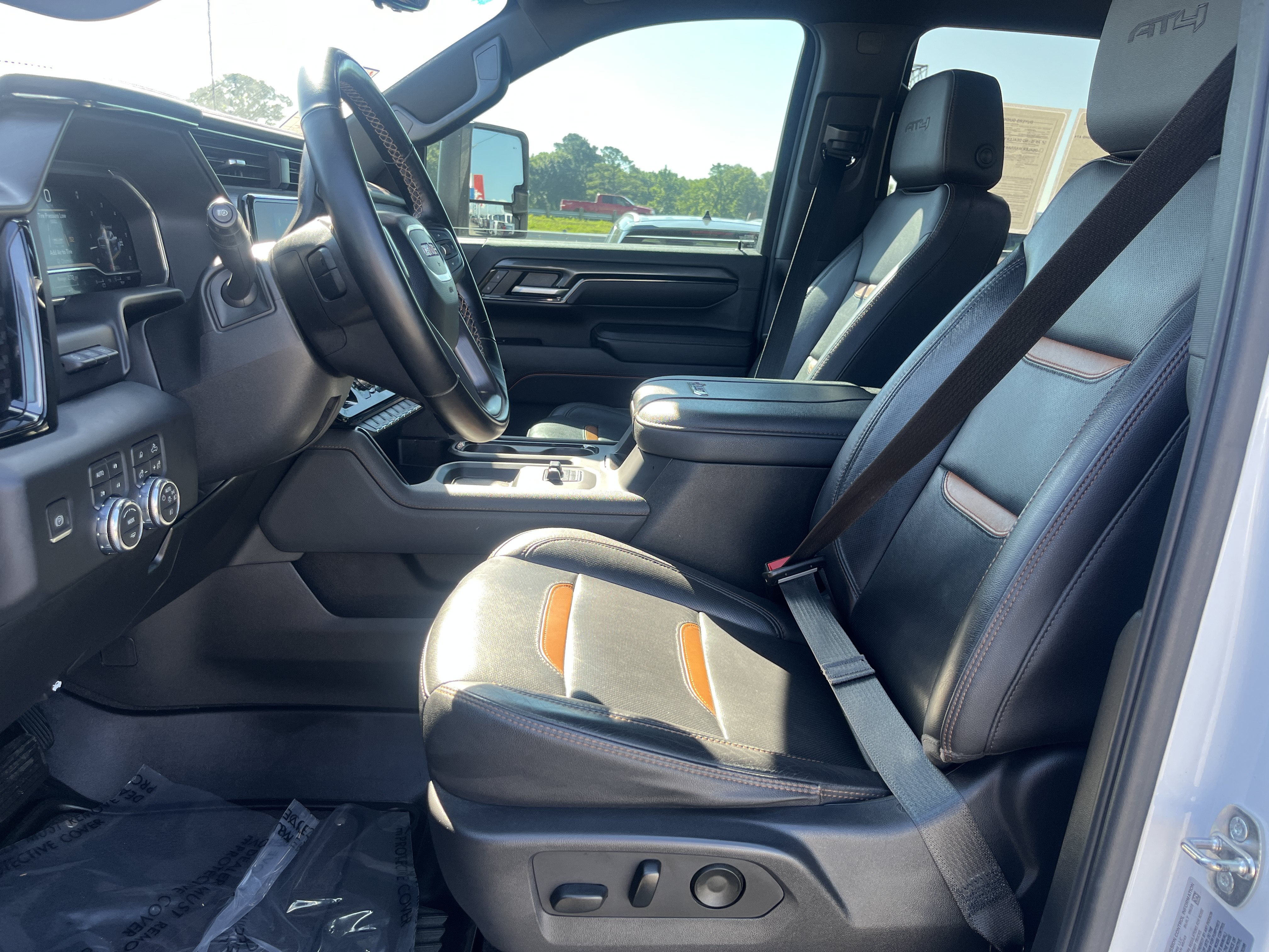 Used 2024 GMC Sierra 2500 AT4 w/ AT4 Premium Plus Package AWD/4WD image 15