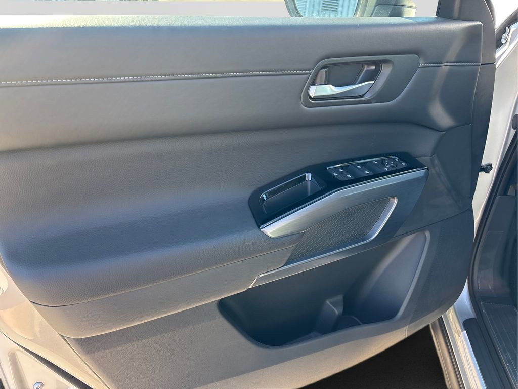 New 2025 Nissan Pathfinder SL image 19