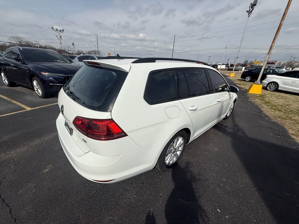 Used 2016 Volkswagen Golf S image 3