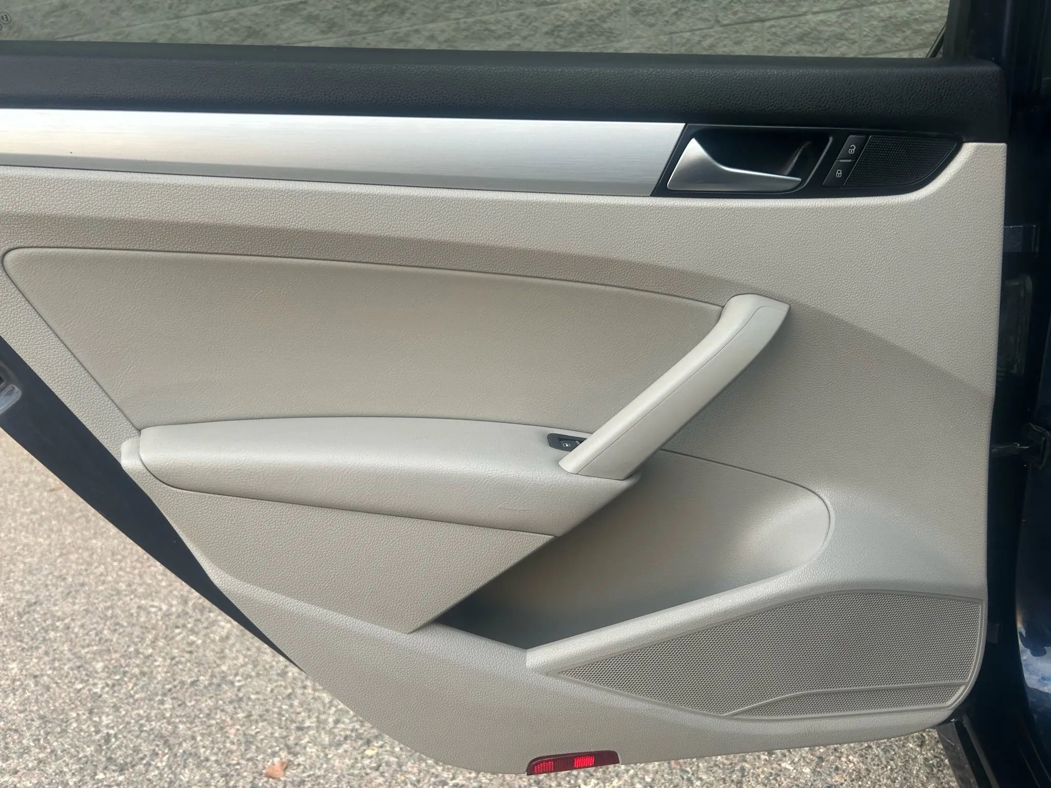 Used 2013 Volkswagen Passat TDI SE image 19