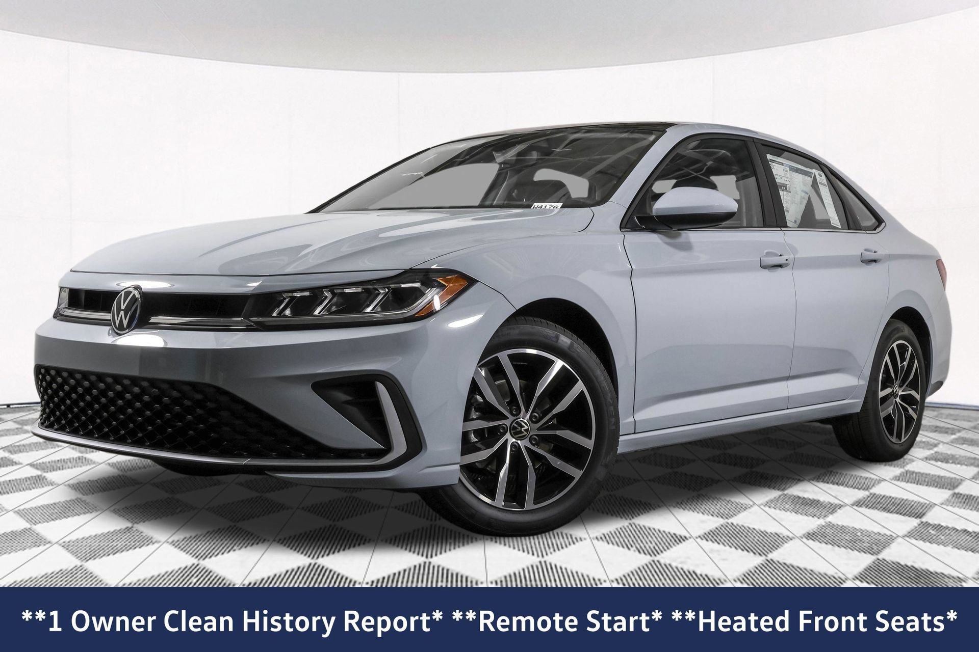 Used 2026 Volkswagen Jetta SE FWD image 2