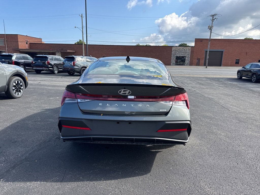 New 2025 Hyundai Elantra SEL image 6