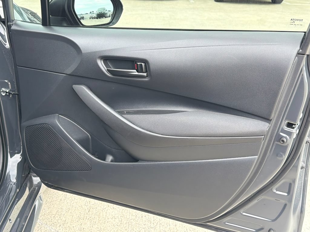 Used 2025 Toyota Corolla LE FWD image 10