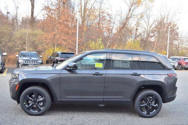 New 2025 Jeep Grand Cherokee Limited w/ Luxury Tech Group II image 5