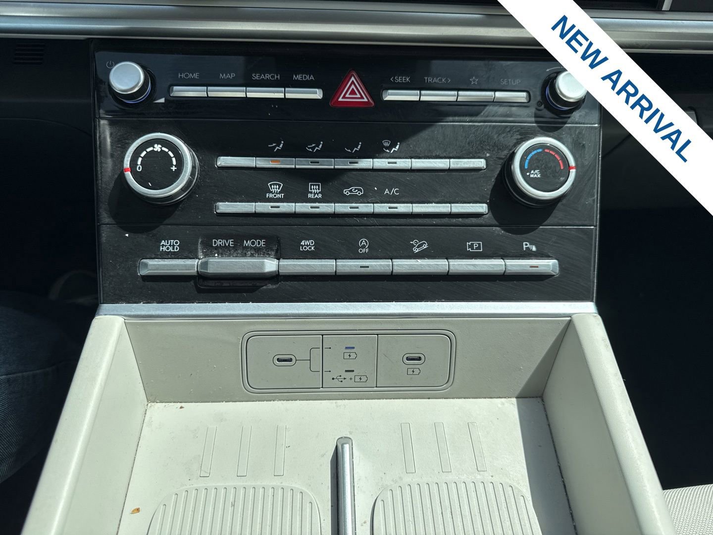 Used 2024 Hyundai Santa Fe SE image 26