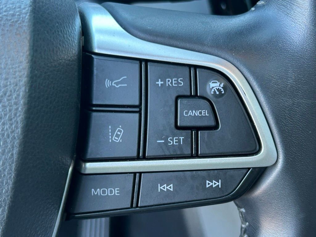 Used 2023 Toyota Highlander XLE FWD image 26
