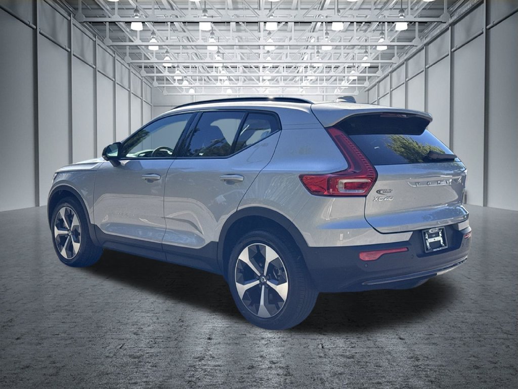 Used 2025 Volvo XC40 B5 Plus AWD/4WD image 6