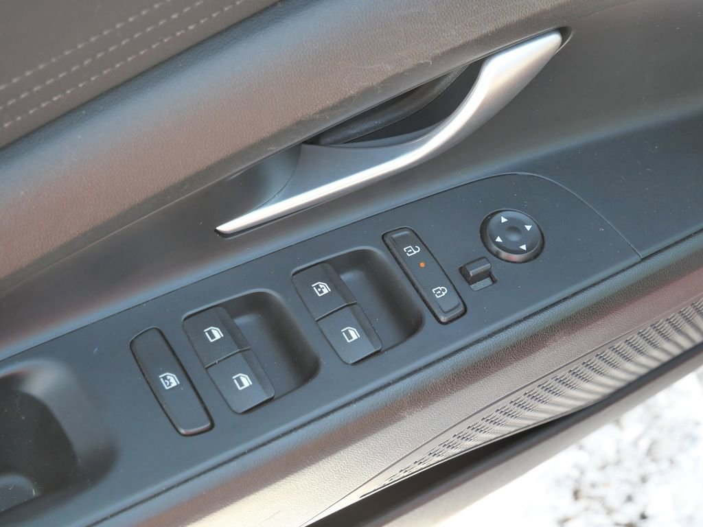 Used 2024 Hyundai Elantra SEL image 28