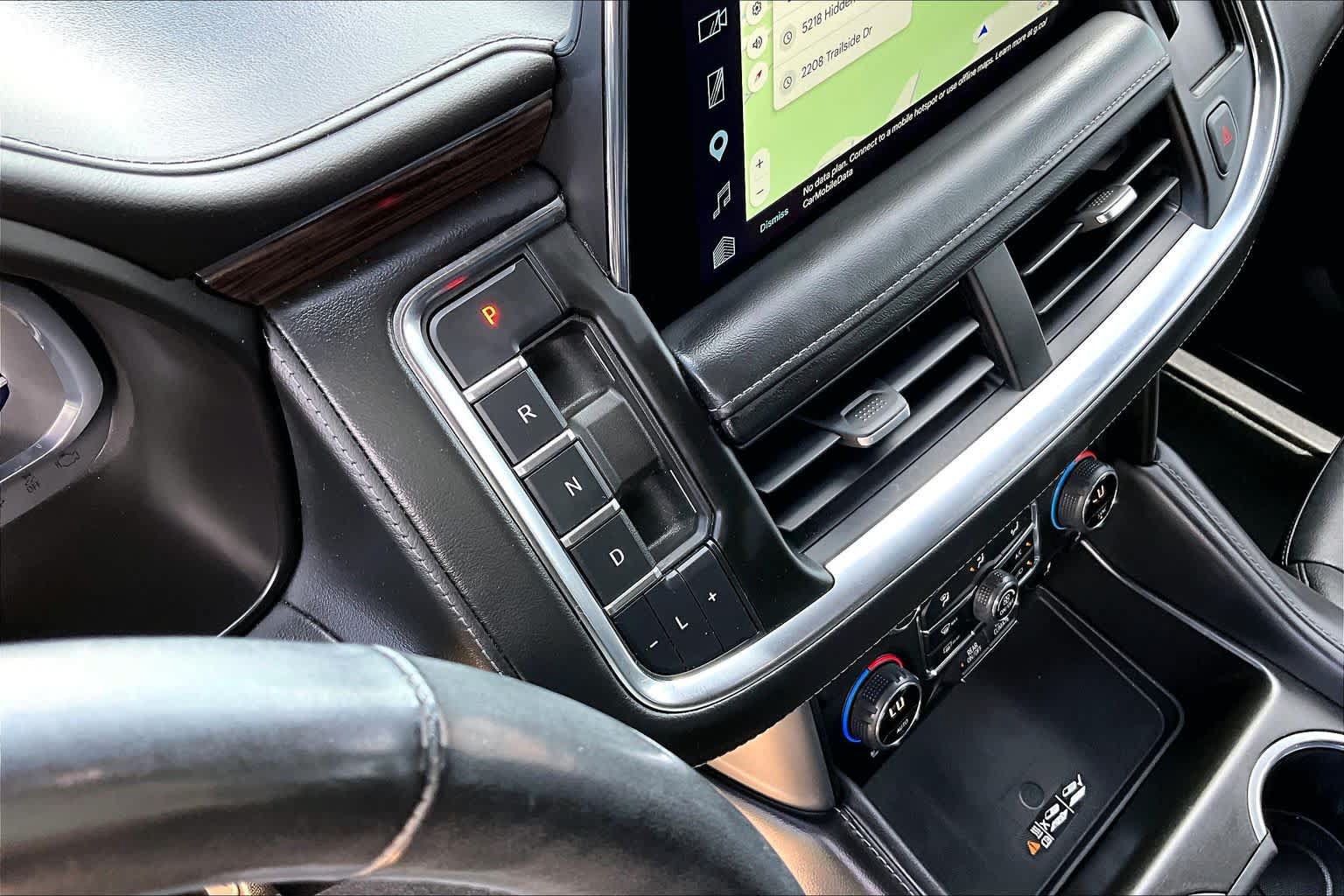 Used 2022 Chevrolet Suburban LT w/ Luxury Package RWD image 17