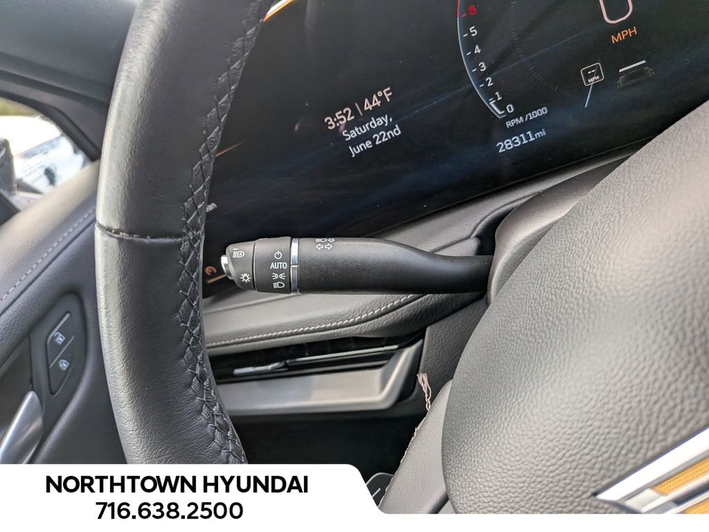 Used 2025 Cadillac XT4 Premium Luxury image 30