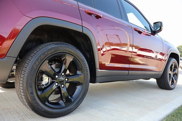 New 2025 Jeep Grand Cherokee Altitude w/ Trailer Tow Package image 31