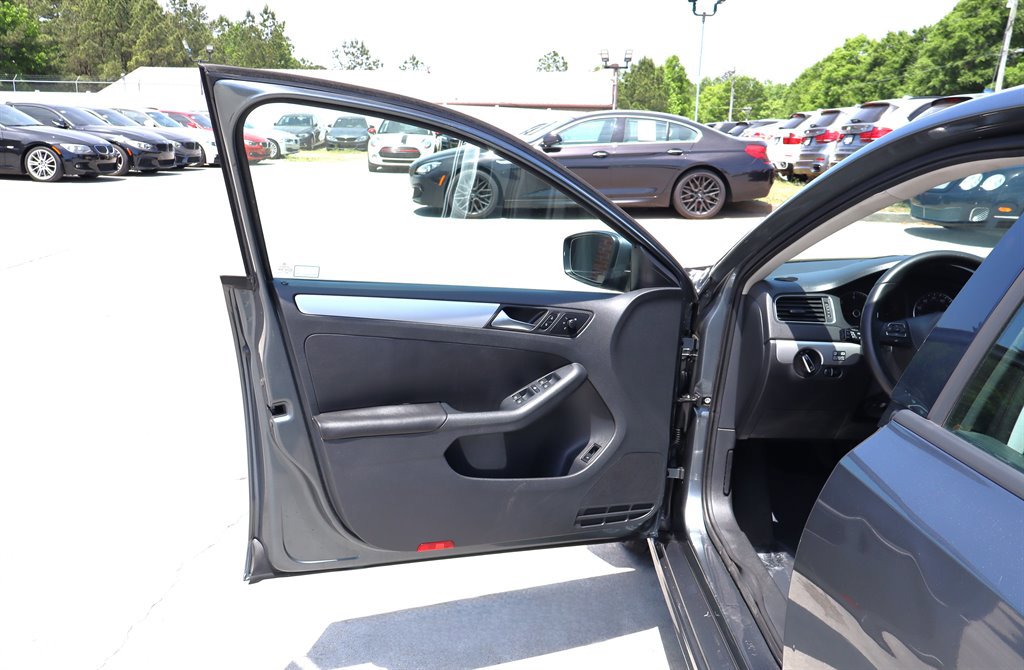 Used 2012 Volkswagen Jetta TDI FWD image 25