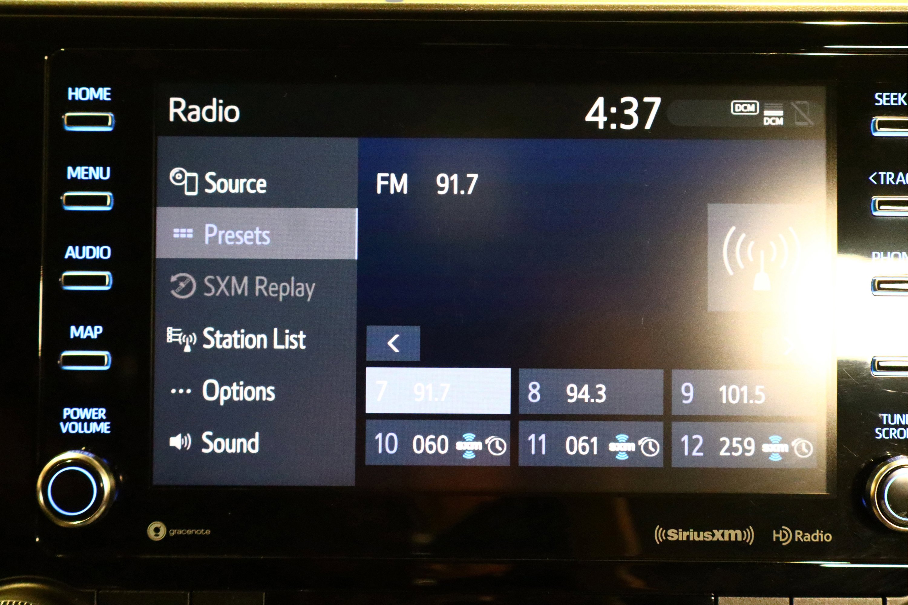 Used 2020 Toyota Highlander LE image 34