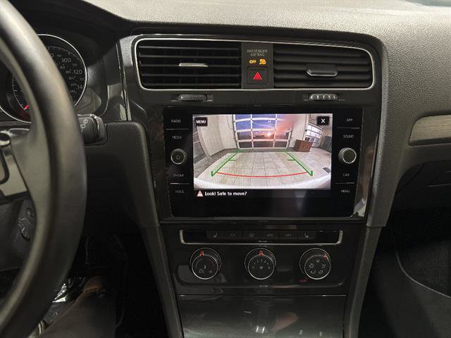 Used 2019 Volkswagen Golf SE image 10