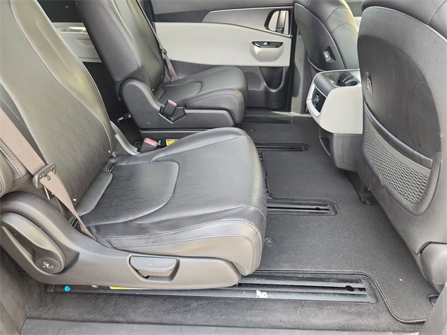 Used 2023 Kia Carnival LX image 24