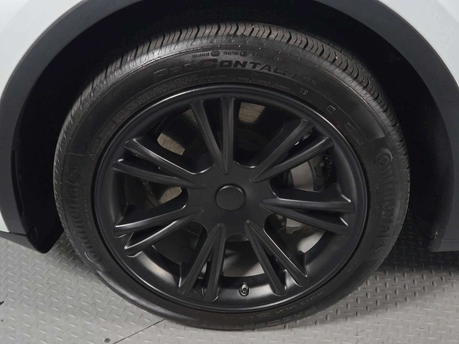 Used 2023 Tesla Model Y Long Range AWD/4WD image 9
