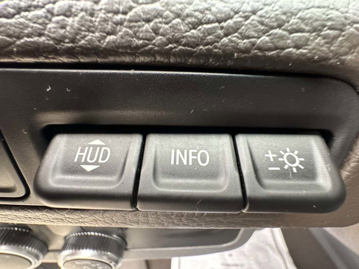 Used 2021 GMC Yukon Denali w/ Denali Premium Package AWD/4WD image 16