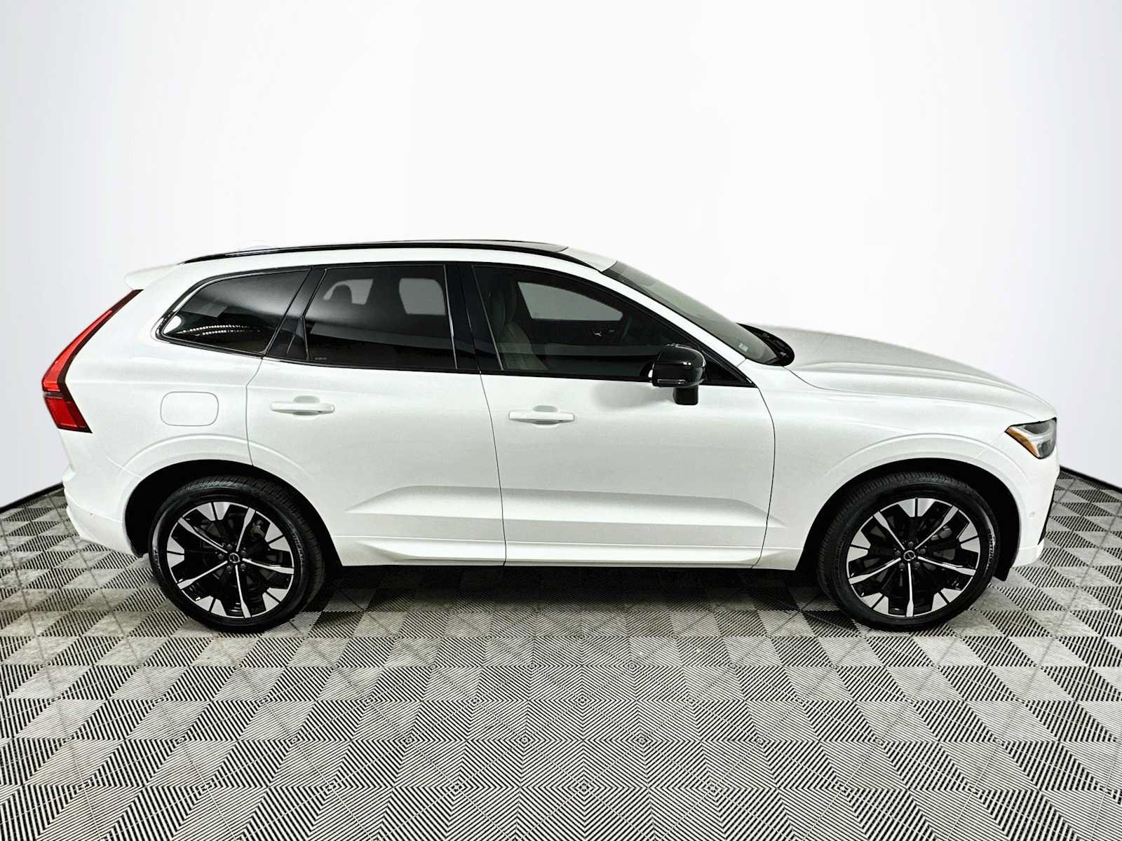 Used 2026 Volvo XC60 T8 Plus w/ Protection Package Premier AWD/4WD image 8