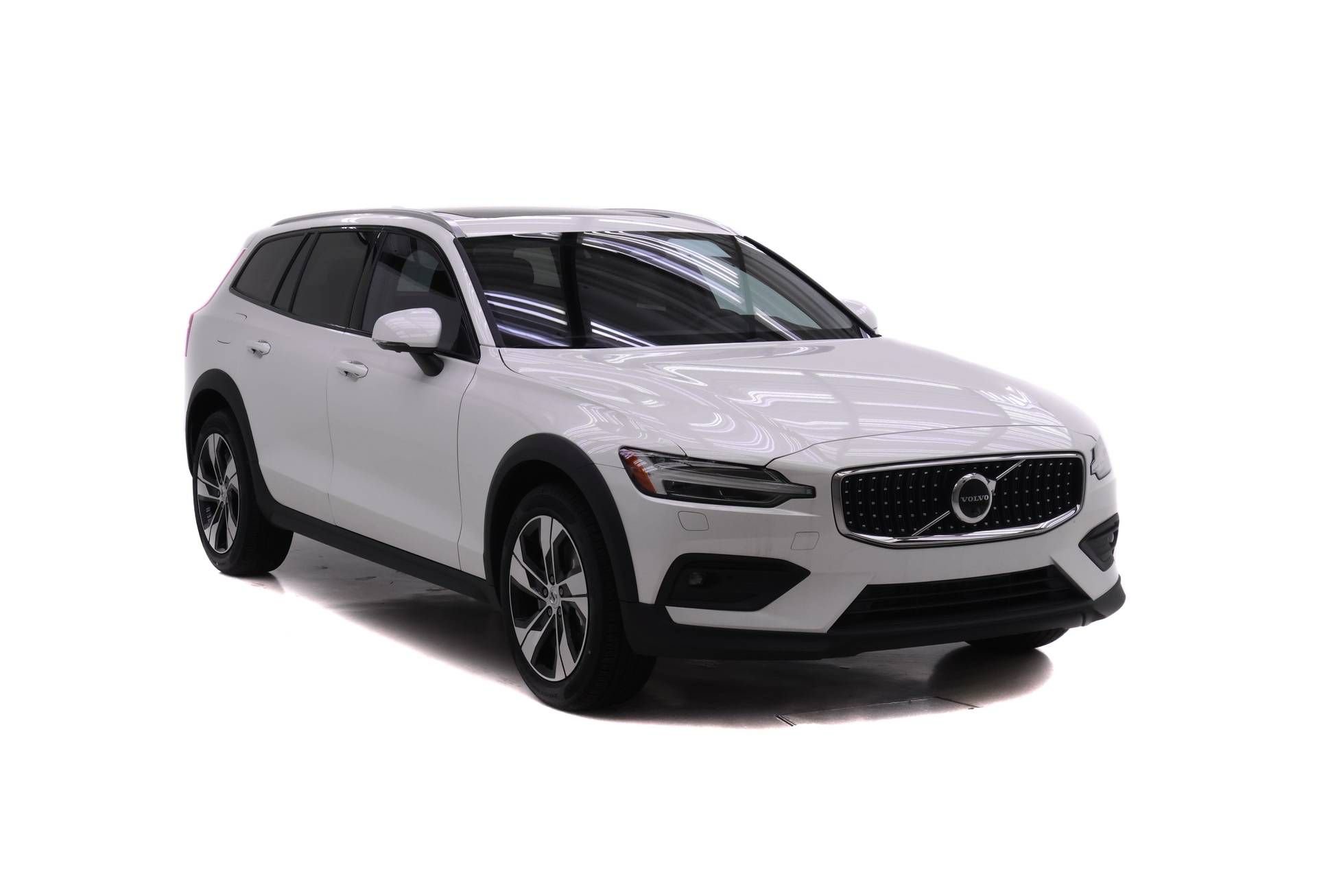 New 2026 Volvo V60 B5 Cross Country Plus w/ Climate Package AWD/4WD image 2