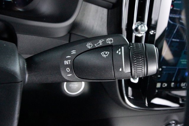 Certified 2025 Volvo XC40 B5 Core w/ Protection Package Premier image 20