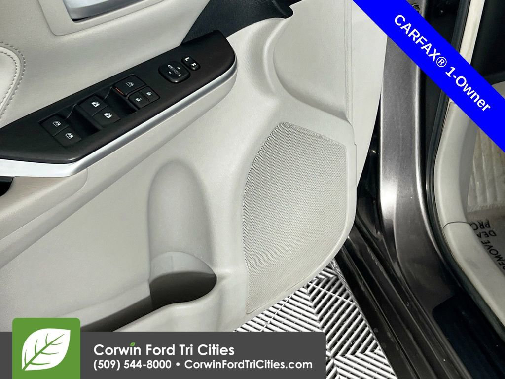 Used 2015 Toyota Camry XLE w/ Advanced Technology Package image 13