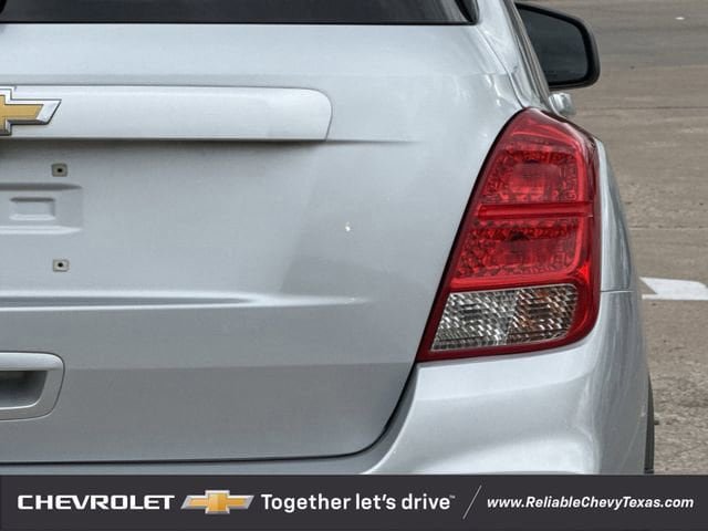 Used 2020 Chevrolet Trax LS w/ Tint and Cruise Package FWD image 8