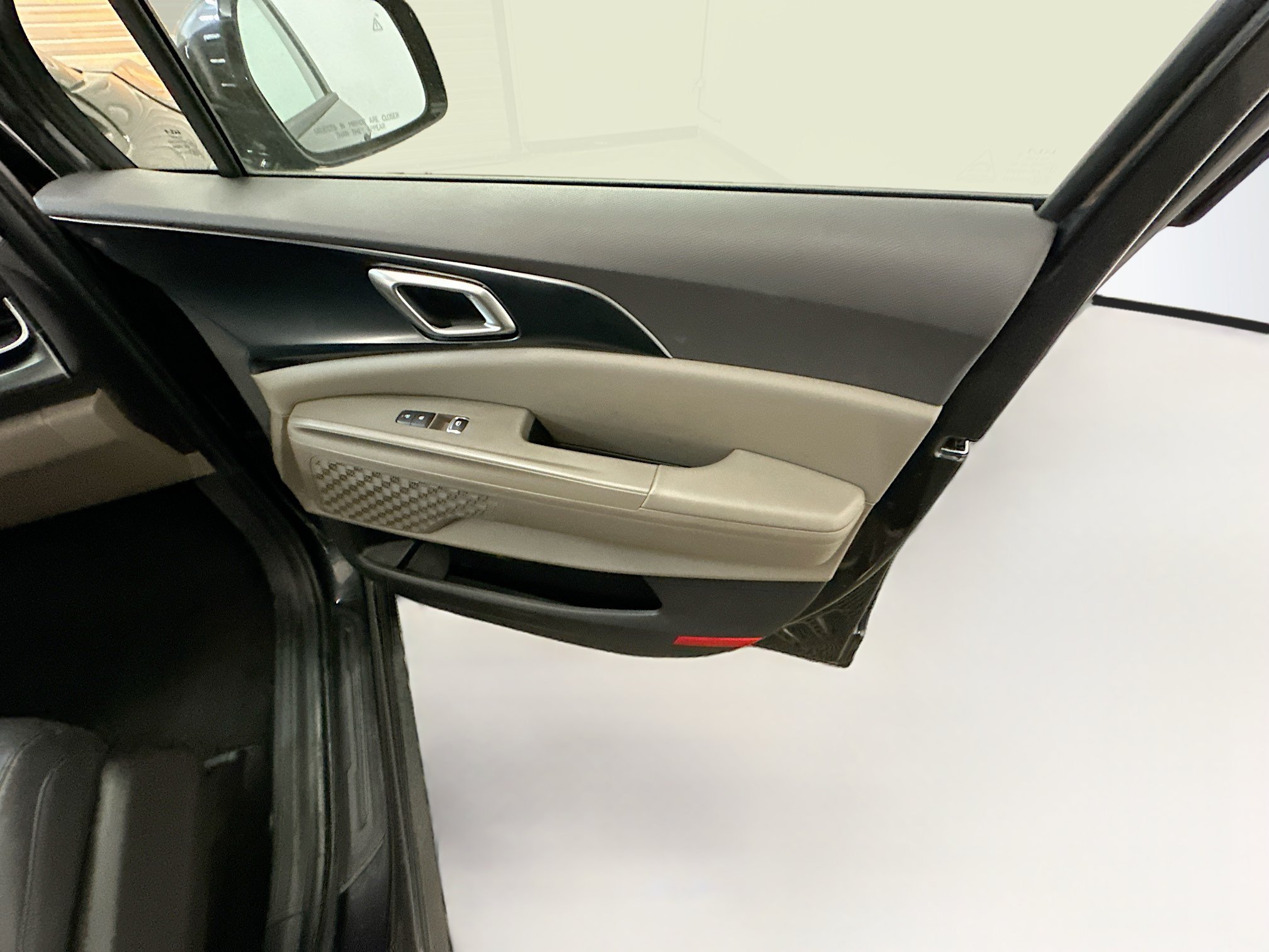 Used 2026 Kia Carnival FWD image 33