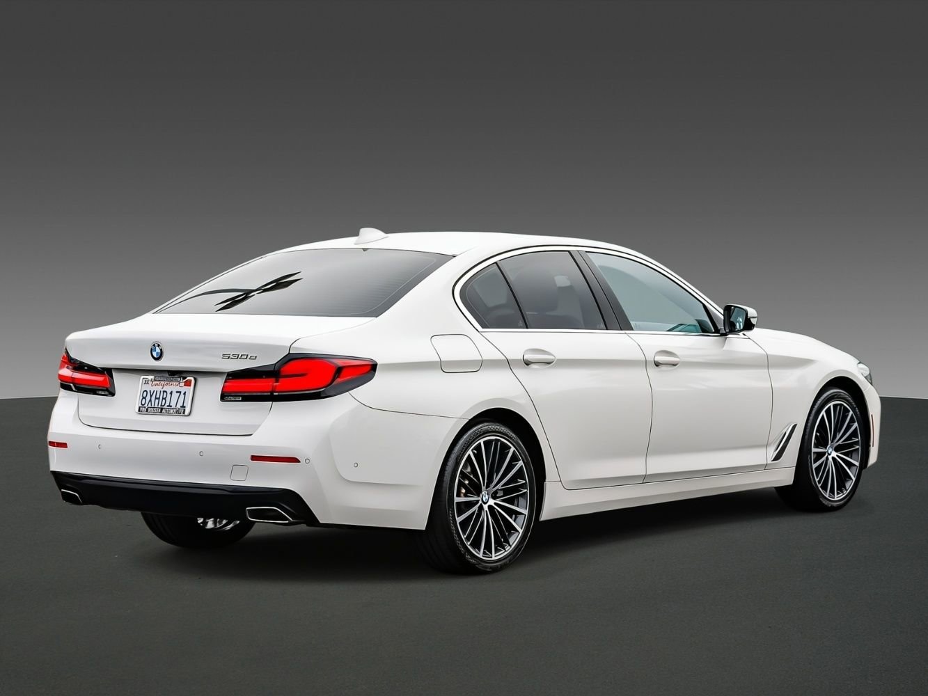Used 2021 BMW 530e w/ Parking Assistance Package image 4
