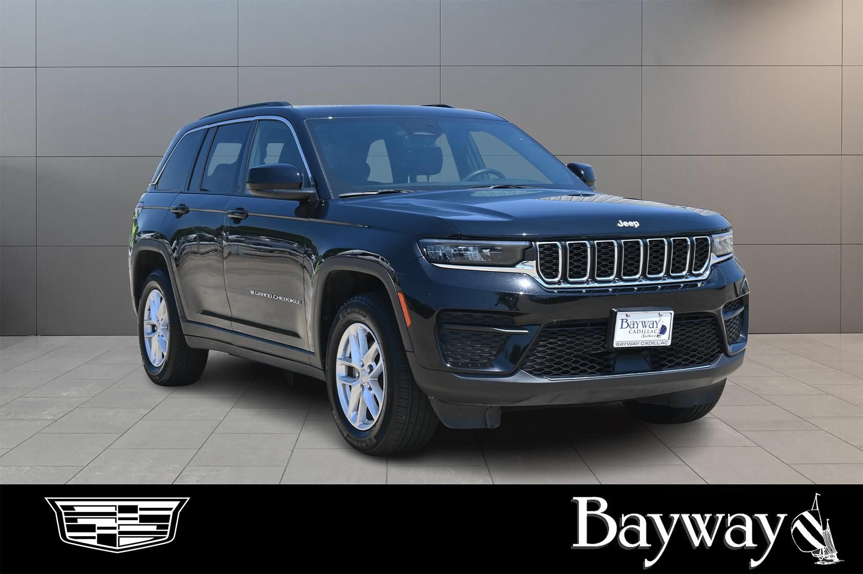 Used 2024 Jeep Grand Cherokee Laredo X RWD image 4