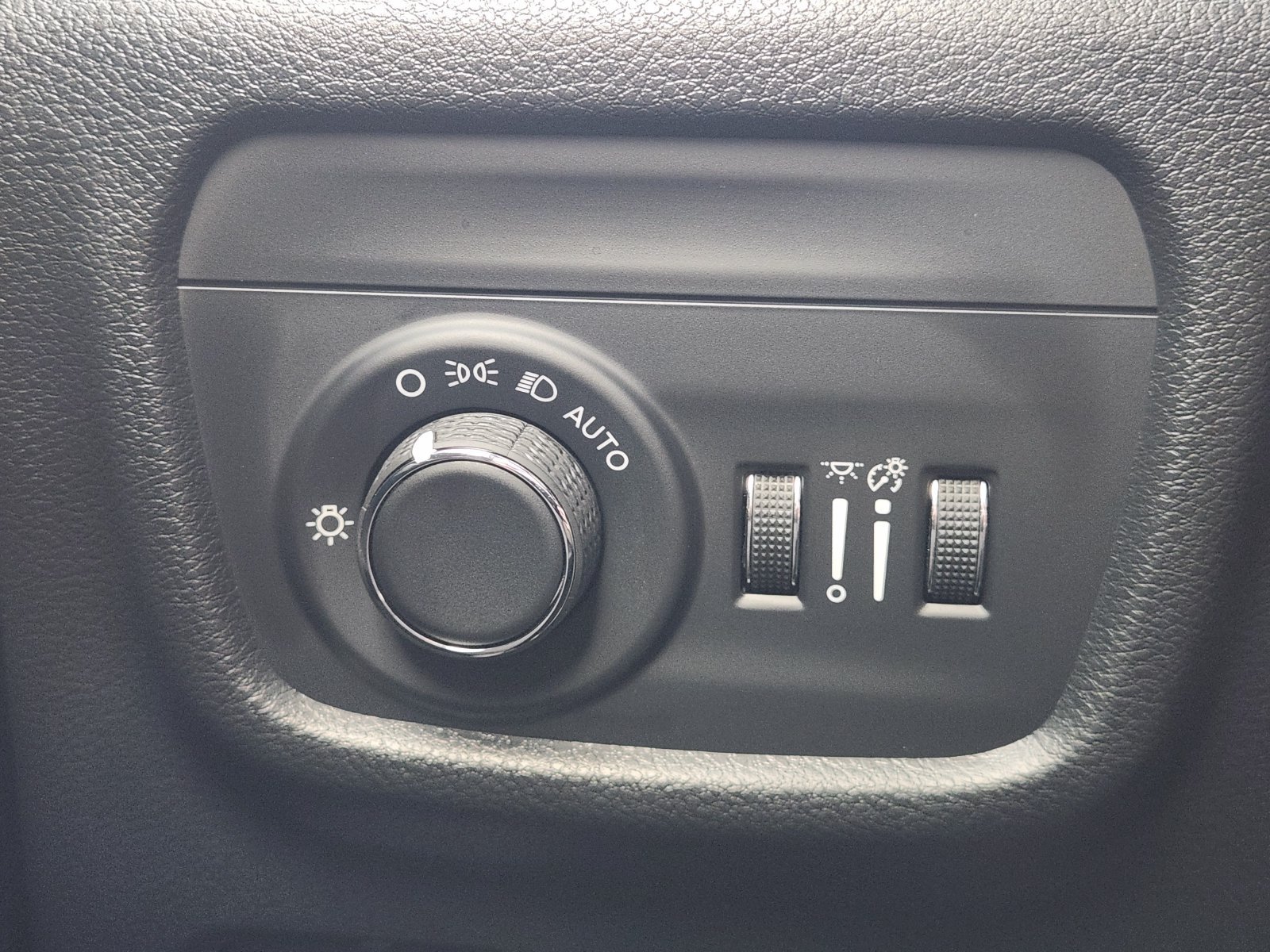 Used 2025 Jeep Grand Cherokee L Altitude RWD image 22