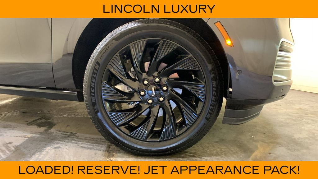 Used 2025 Lincoln Navigator Reserve w/ Jet Appearance Package AWD/4WD image 9