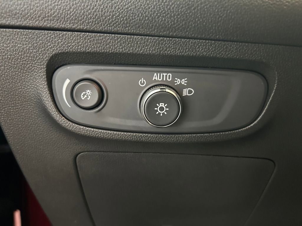 Used 2025 Buick Encore GX Sport Touring image 14