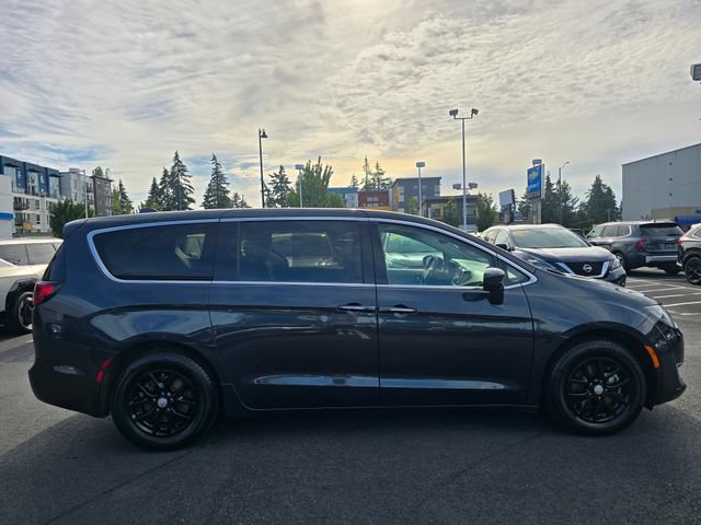 Used 2020 Chrysler Pacifica Touring w/ Advanced Safetytec Group FWD image 7