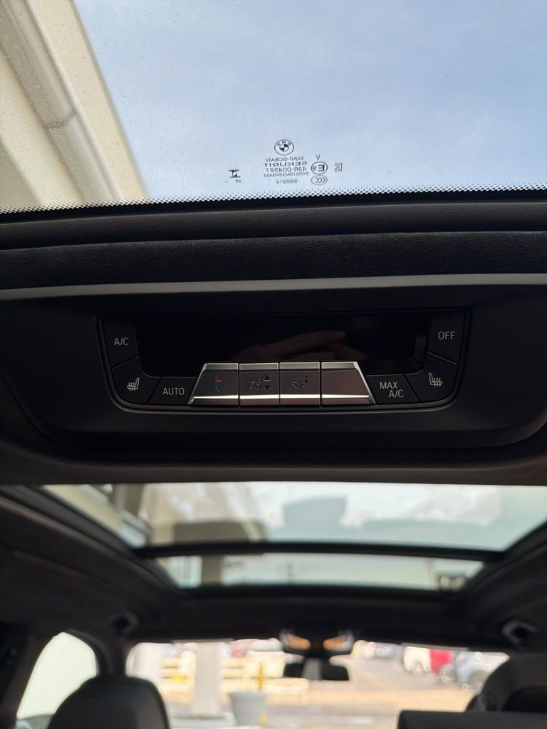 New 2026 BMW X7 M60i w/ Climate Comfort Package image 27