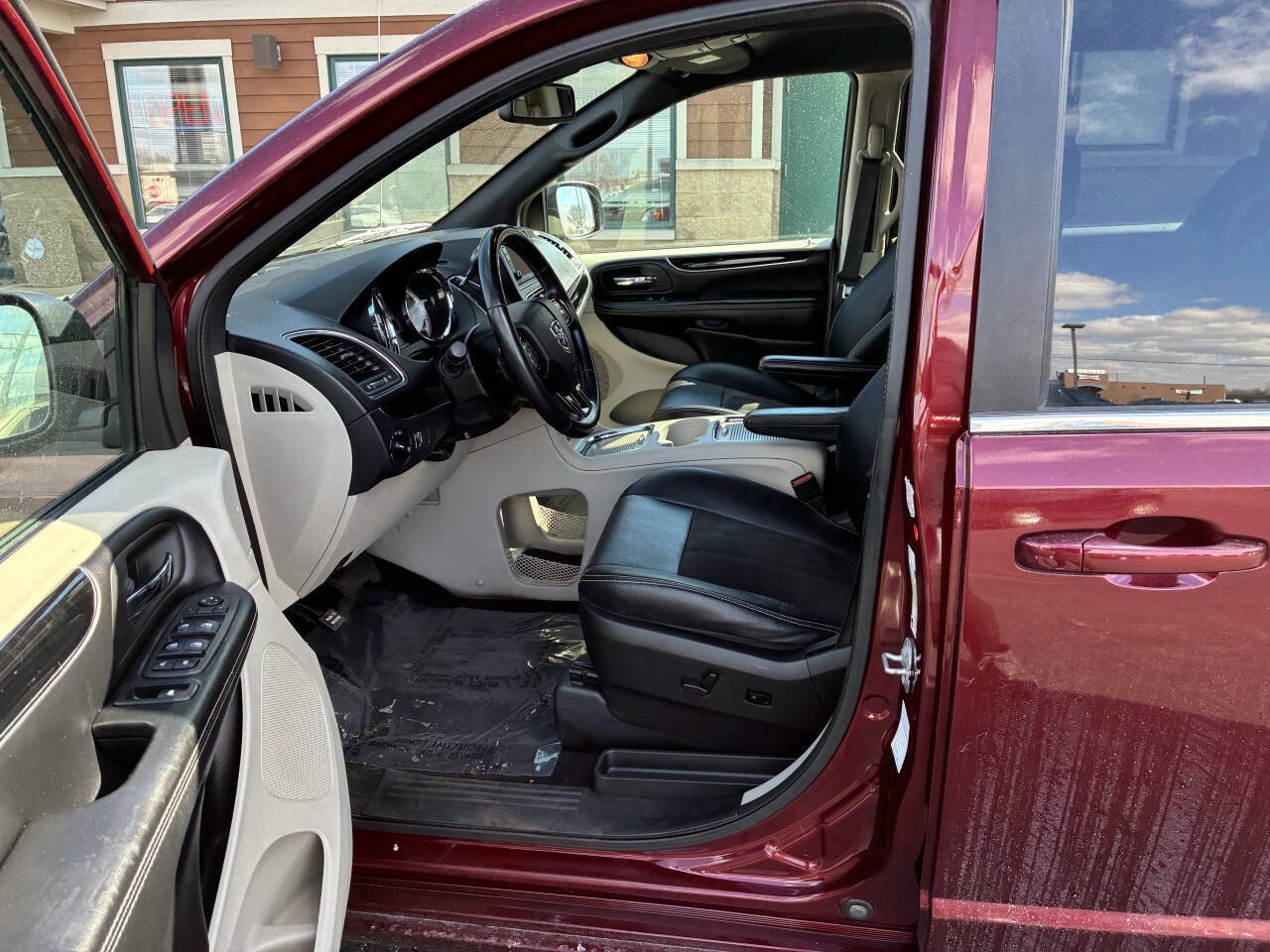 Used 2019 Dodge Grand Caravan SXT FWD image 10