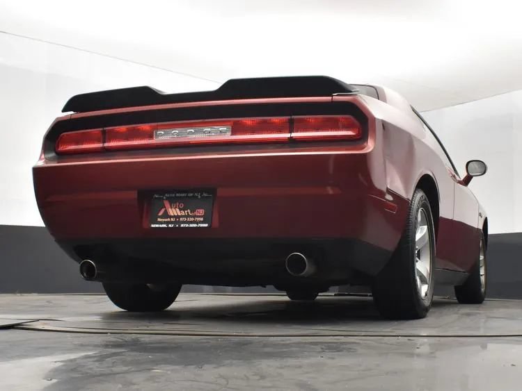 Used 2010 Dodge Challenger SE RWD image 13