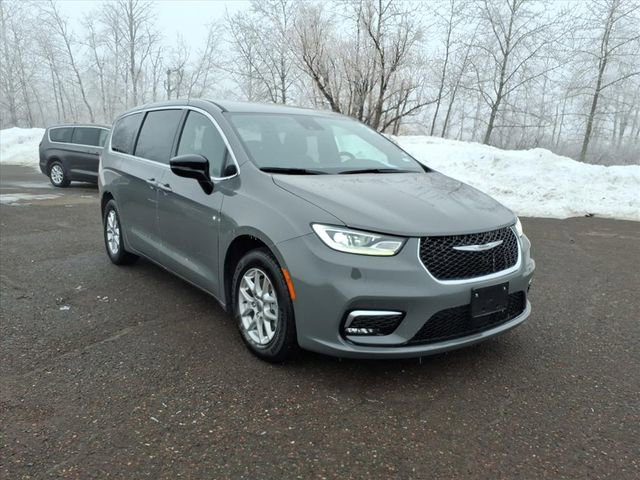 Used 2025 Chrysler Pacifica Select FWD image 7