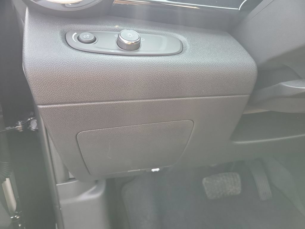 New 2026 Chevrolet Trax RS w/ Sunroof Package FWD image 17