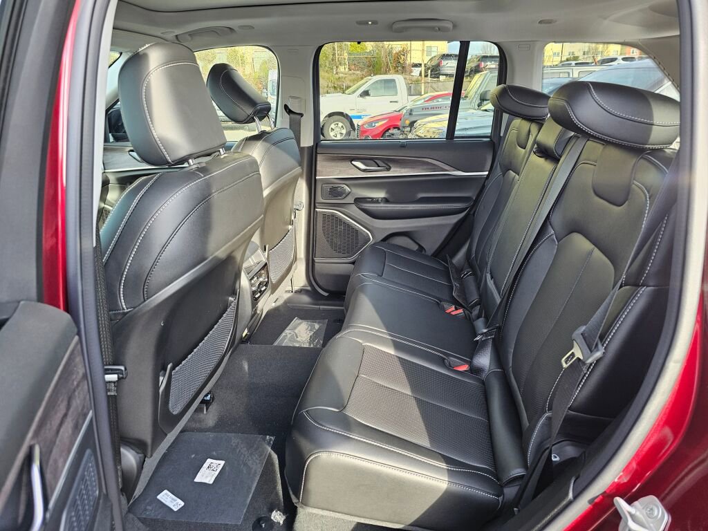 New 2024 Jeep Grand Cherokee Limited 4xe w/ Luxury Tech Group II image 15