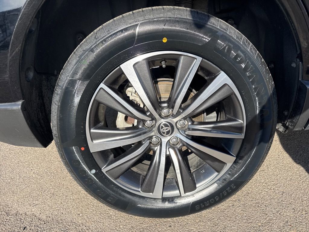 Used 2021 Toyota Venza LE image 9