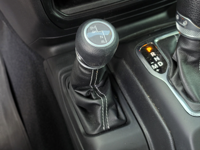 Used 2023 Jeep Gladiator Overland w/ LED Lighting Group AWD/4WD image 26