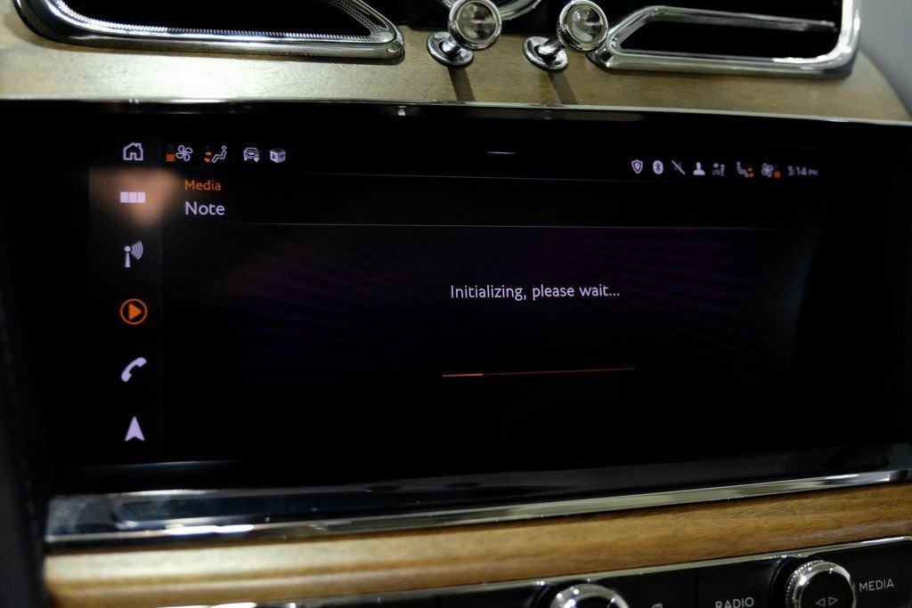 Used 2023 Bentley Bentayga Speed image 27