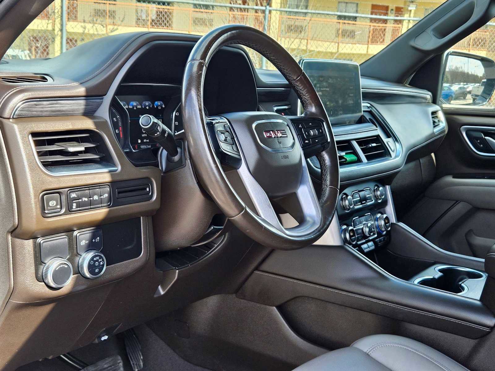 Used 2021 GMC Yukon SLT image 2