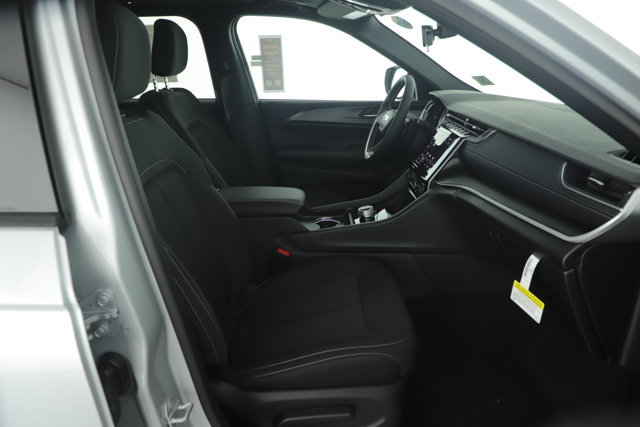 New 2025 Jeep Grand Cherokee L Laredo w/ Luxury Tech Group I image 13