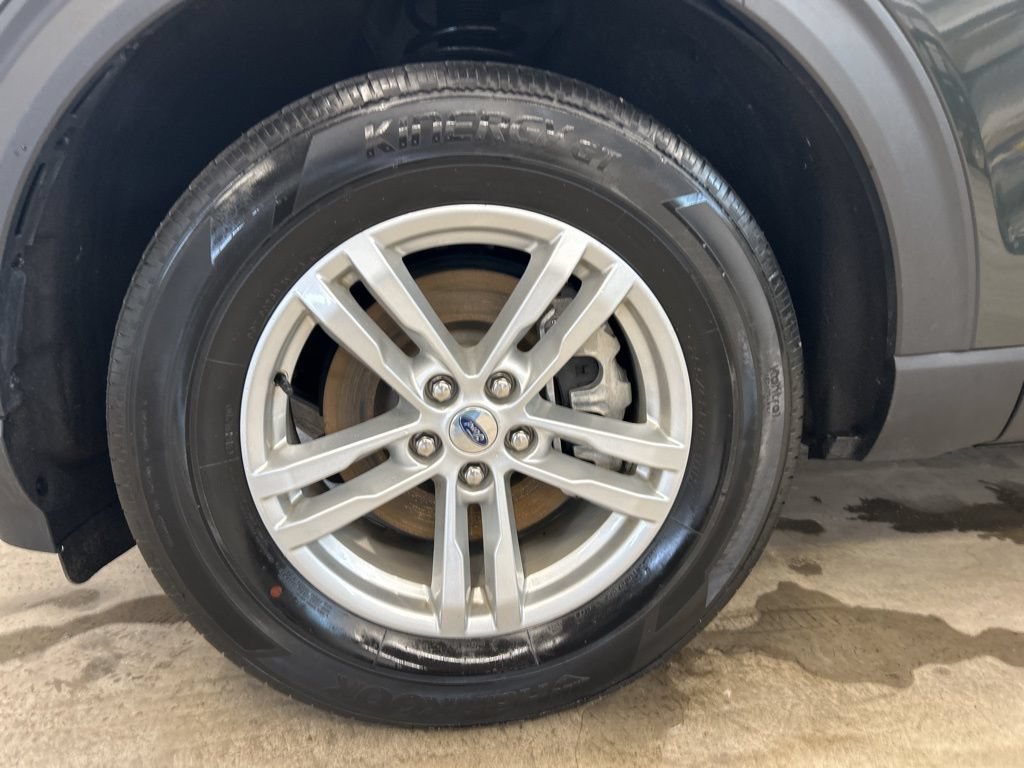 Used 2023 Ford Explorer XLT w/ Equipment Group 202A AWD/4WD image 28
