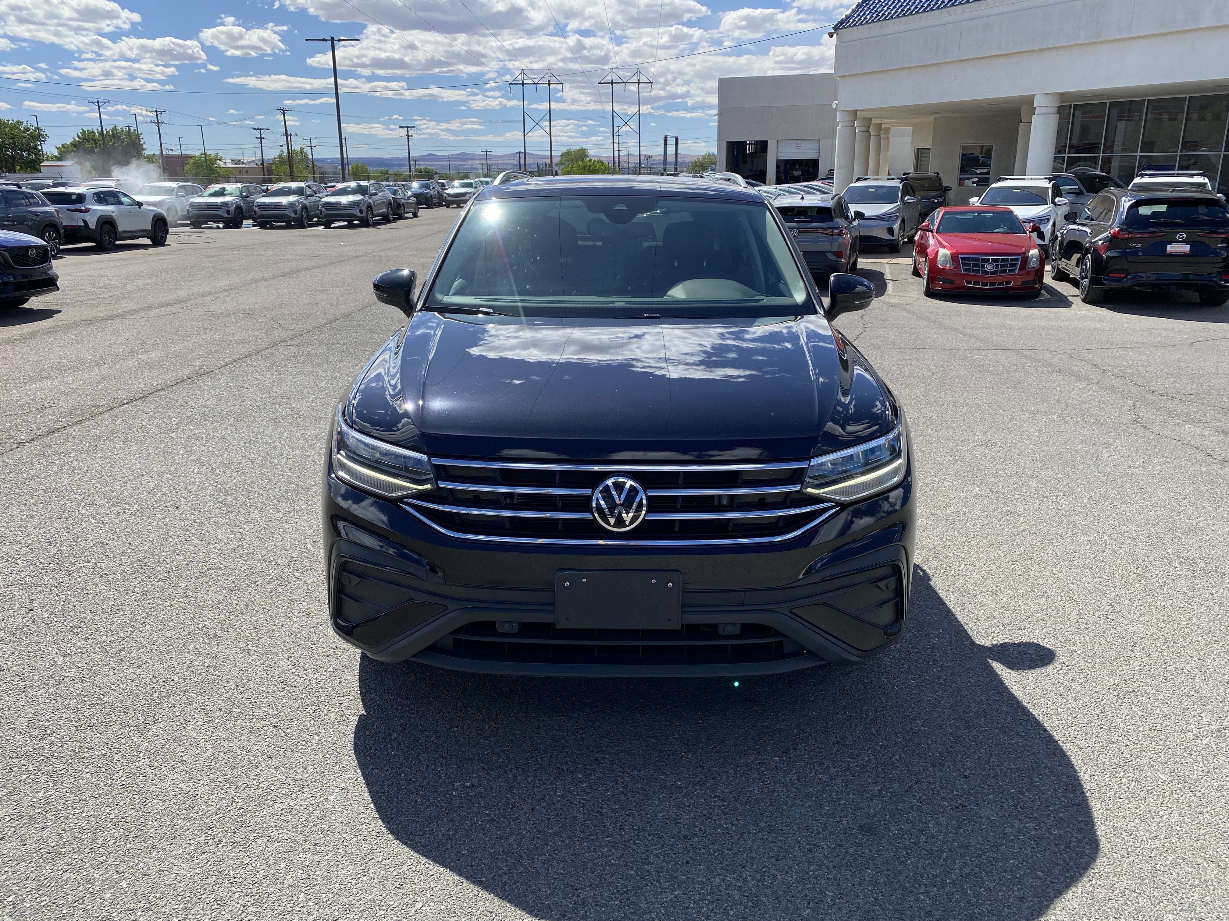 Used 2022 Volkswagen Tiguan SE w/ Panoramic Sunroof Package FWD image 40