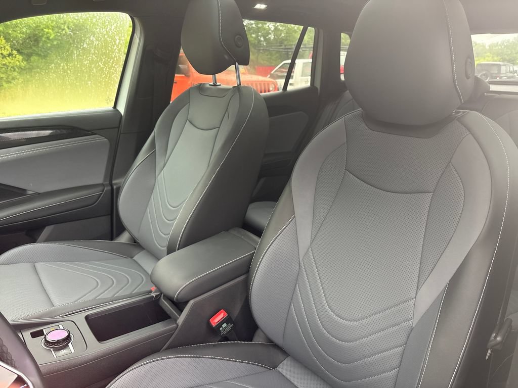 Used 2025 Volkswagen Tiguan SE R-Line AWD/4WD image 5