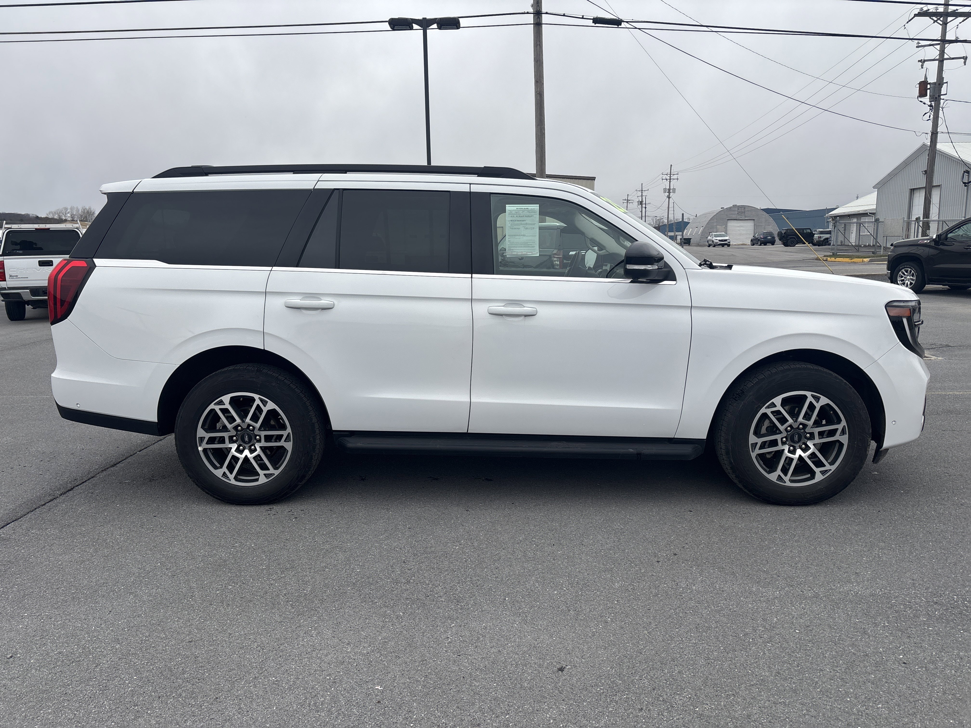 Used 2025 Ford Expedition Active image 2