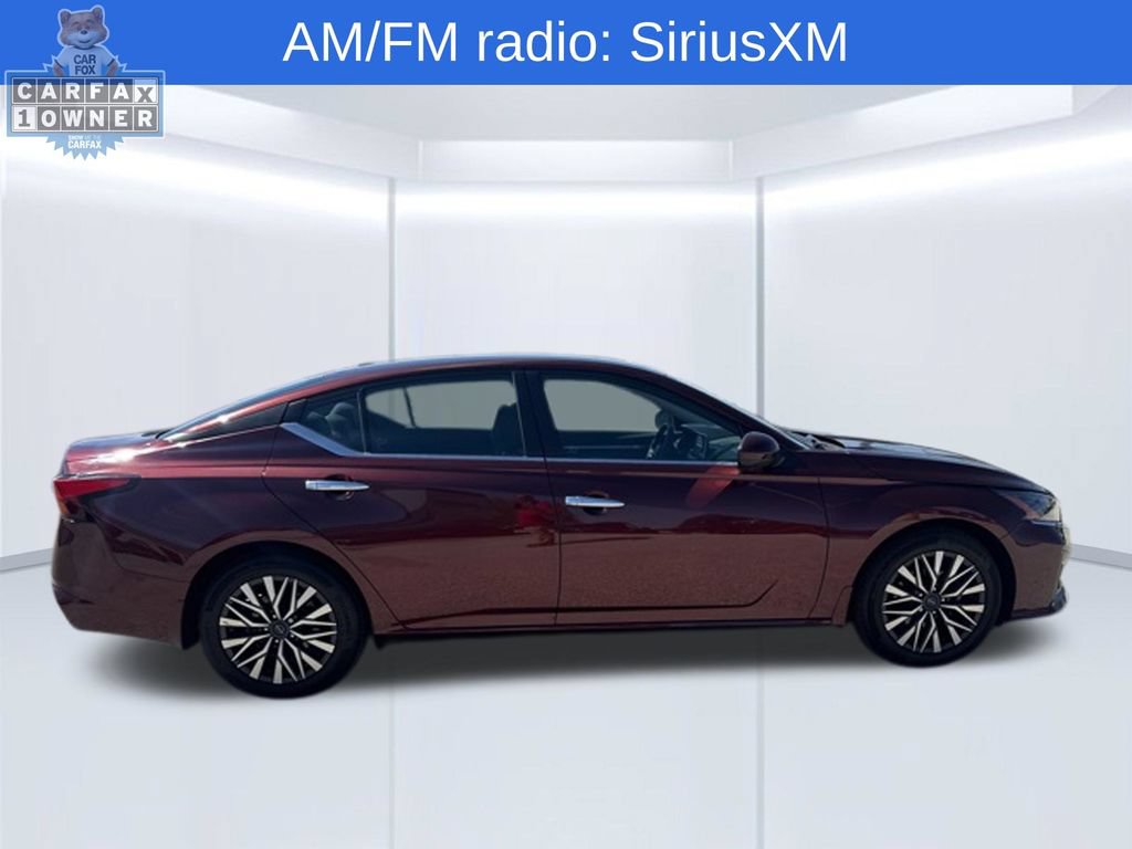 Used 2023 Nissan Altima 2.5 SV FWD image 2
